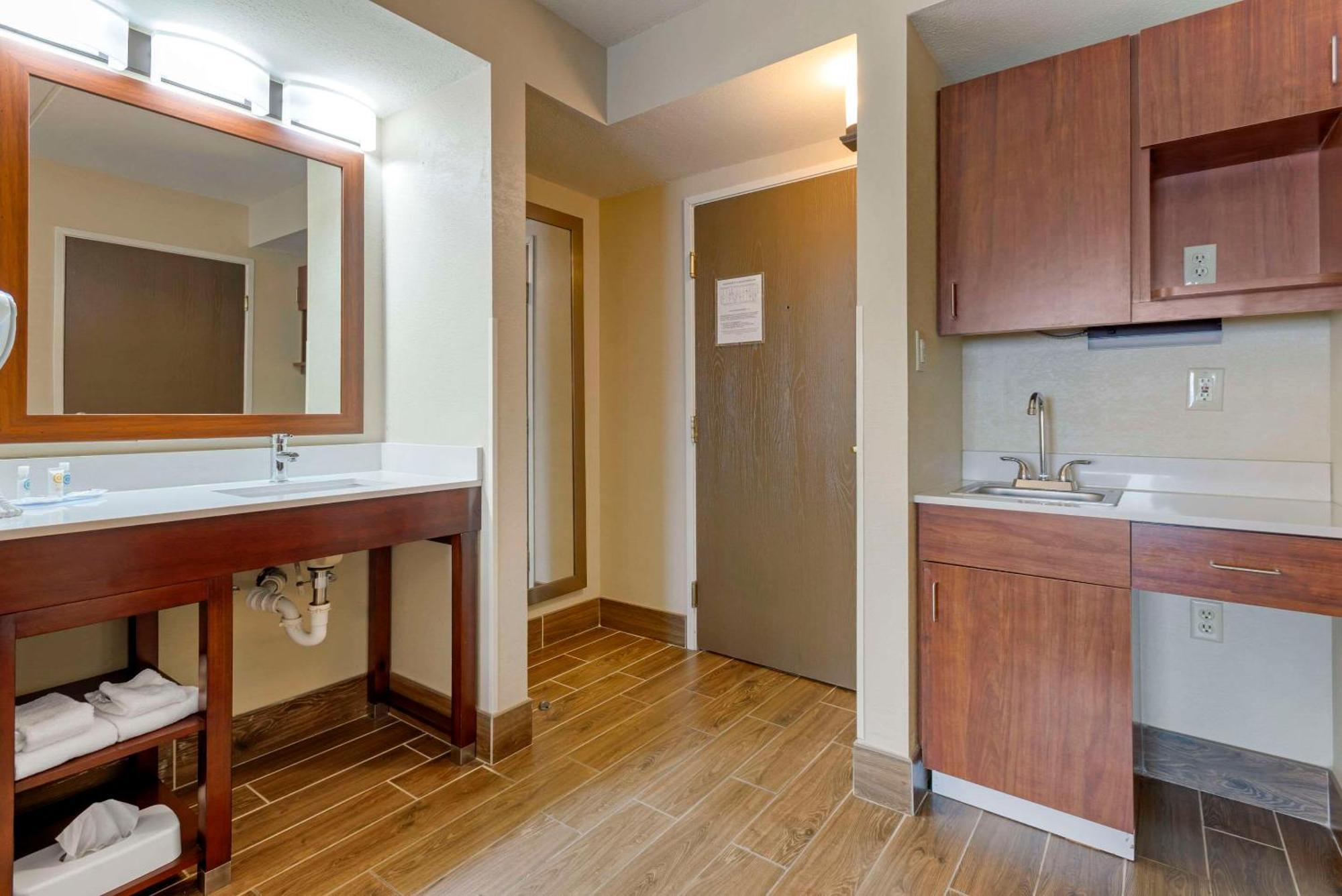 Comfort Inn & Suites Wilkes Barre - Arena Экстерьер фото