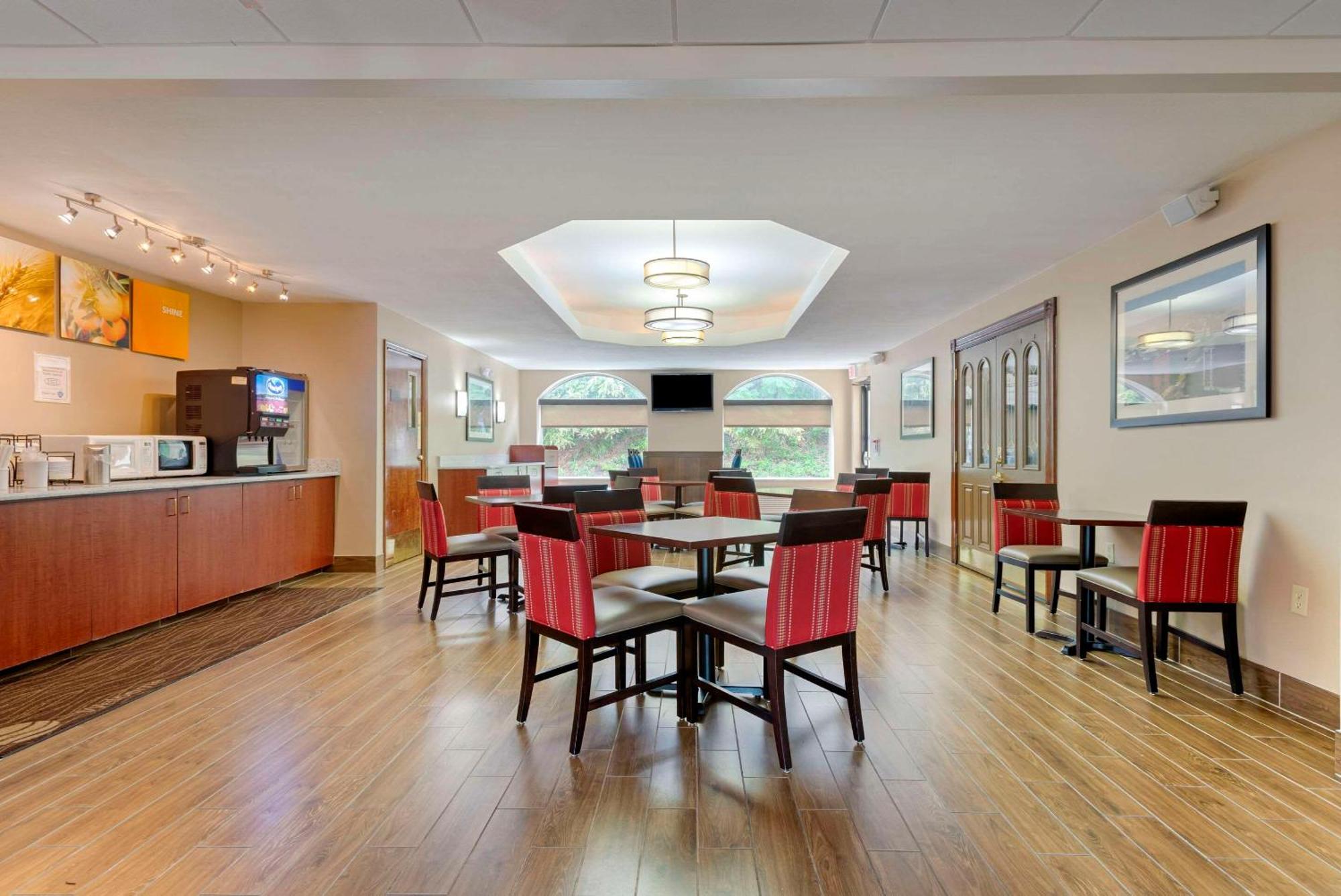 Comfort Inn & Suites Wilkes Barre - Arena Экстерьер фото