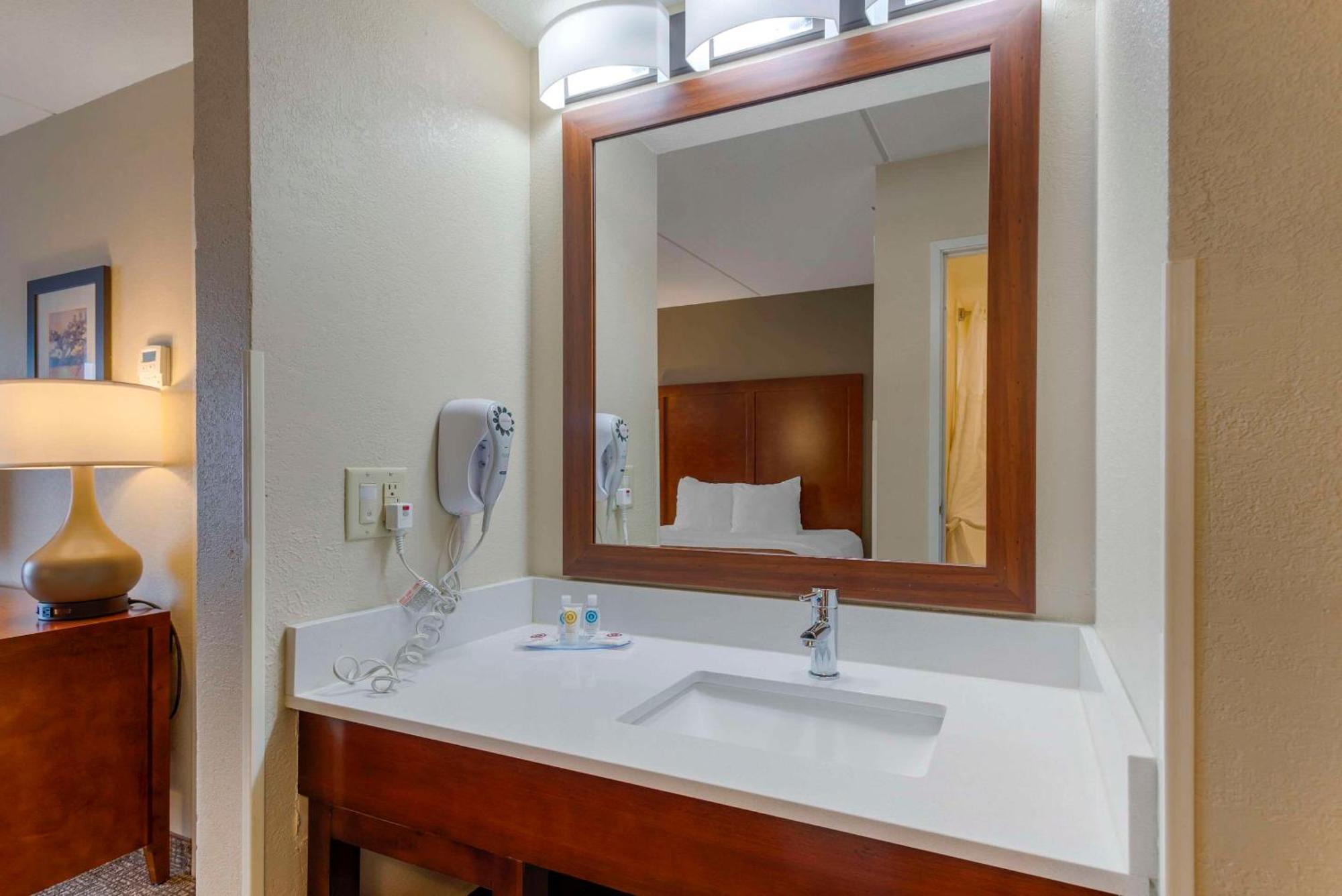 Comfort Inn & Suites Wilkes Barre - Arena Экстерьер фото